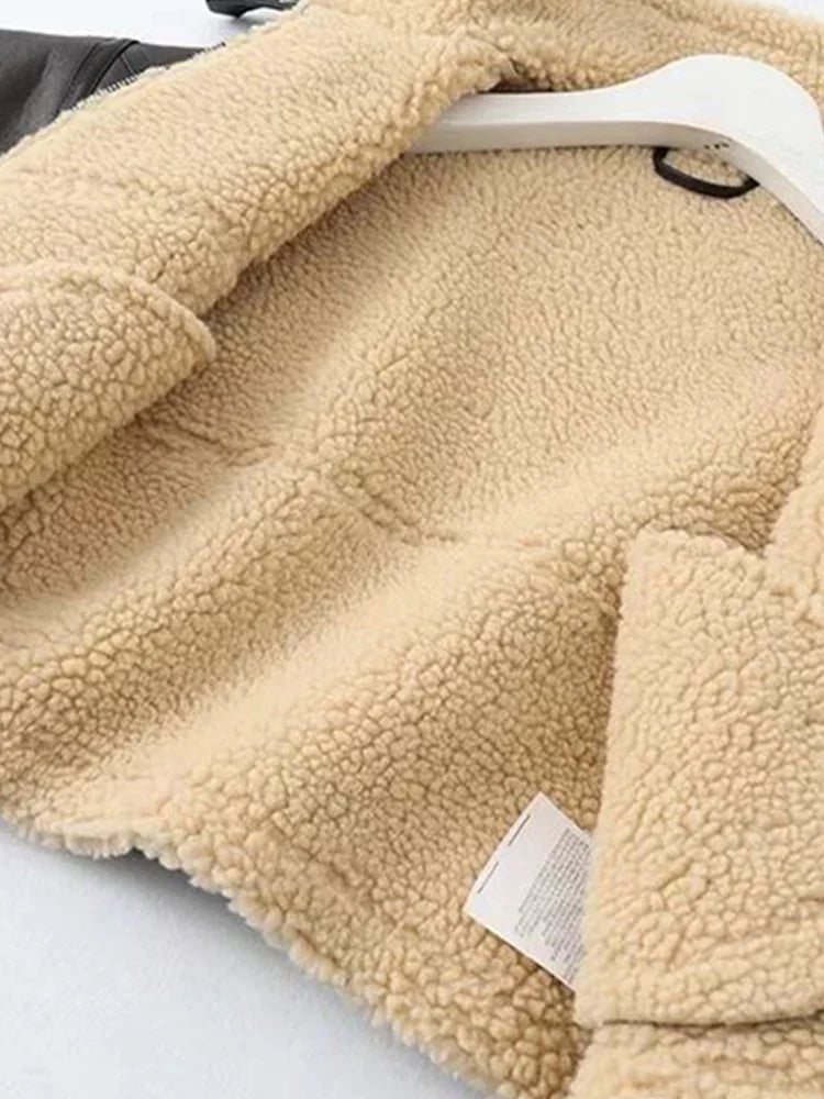 Jaqueta Feminina em Couro Genuino - Geneviv Armand