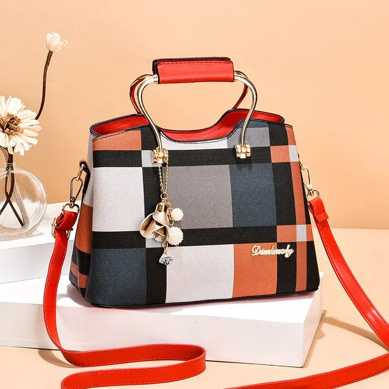 Bolsa Feminina Xadrez em Couro Genuino - Queen Premium