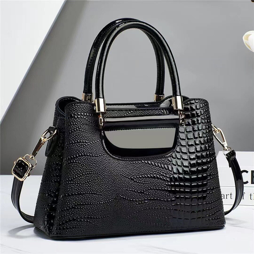 Bolsa Feminina de Couro Genuíno - Cecilia Lamberti