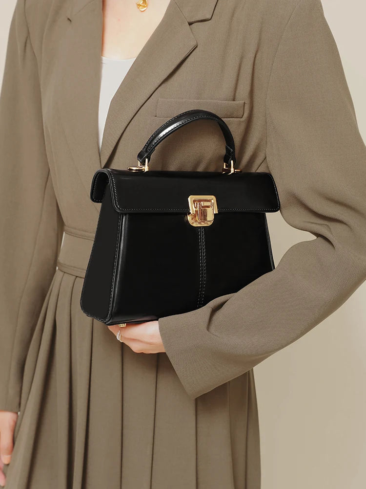 Bolsa Feminina em Couro Genuíno - Margot Moreau