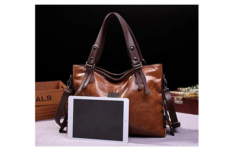 Bolsa Feminina em Couro Genuíno - Isis Gabrielli