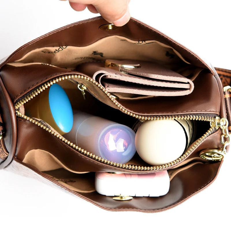 Bolsa Feminina em Couro Genuíno - Chloe Louise