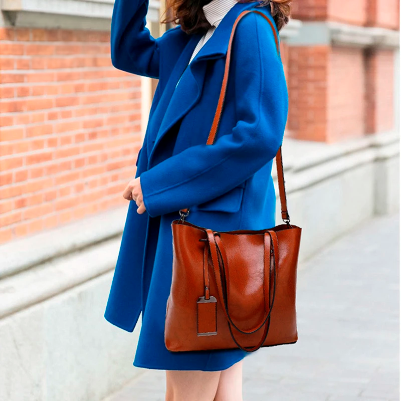 Bolsa Feminina em Couro Genuino - Perla Paris