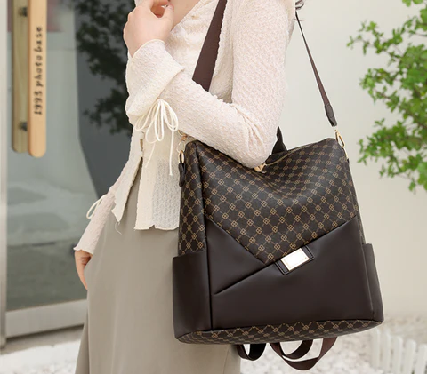 Mochila Feminina Xadrez em Couro Genuino - Levian Premium