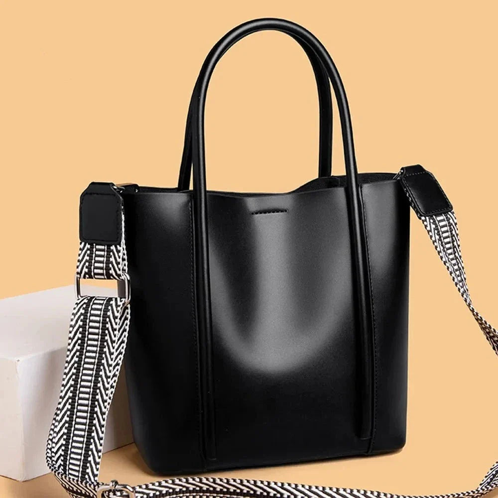 Bolsa Feminina em Couro Genuino - Levy Premium