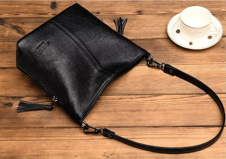 bolsa couro artesanal, bolsa couro crossbody, bolsa couro elegância, bolsa couro premium, bolsa couro refinada, bolsa crossbody sofisticada, bolsa de couro luxo, bolsa de luxo feminina, bolsa de ombro luxuosa