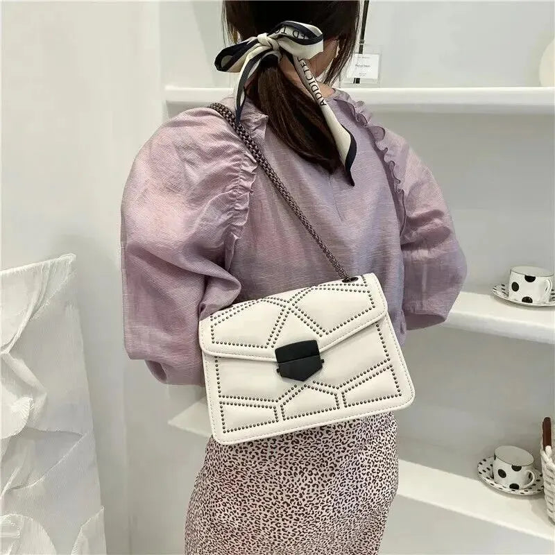 Bolsa Feminina Pequena em Couro Genuino - Kelly Premium